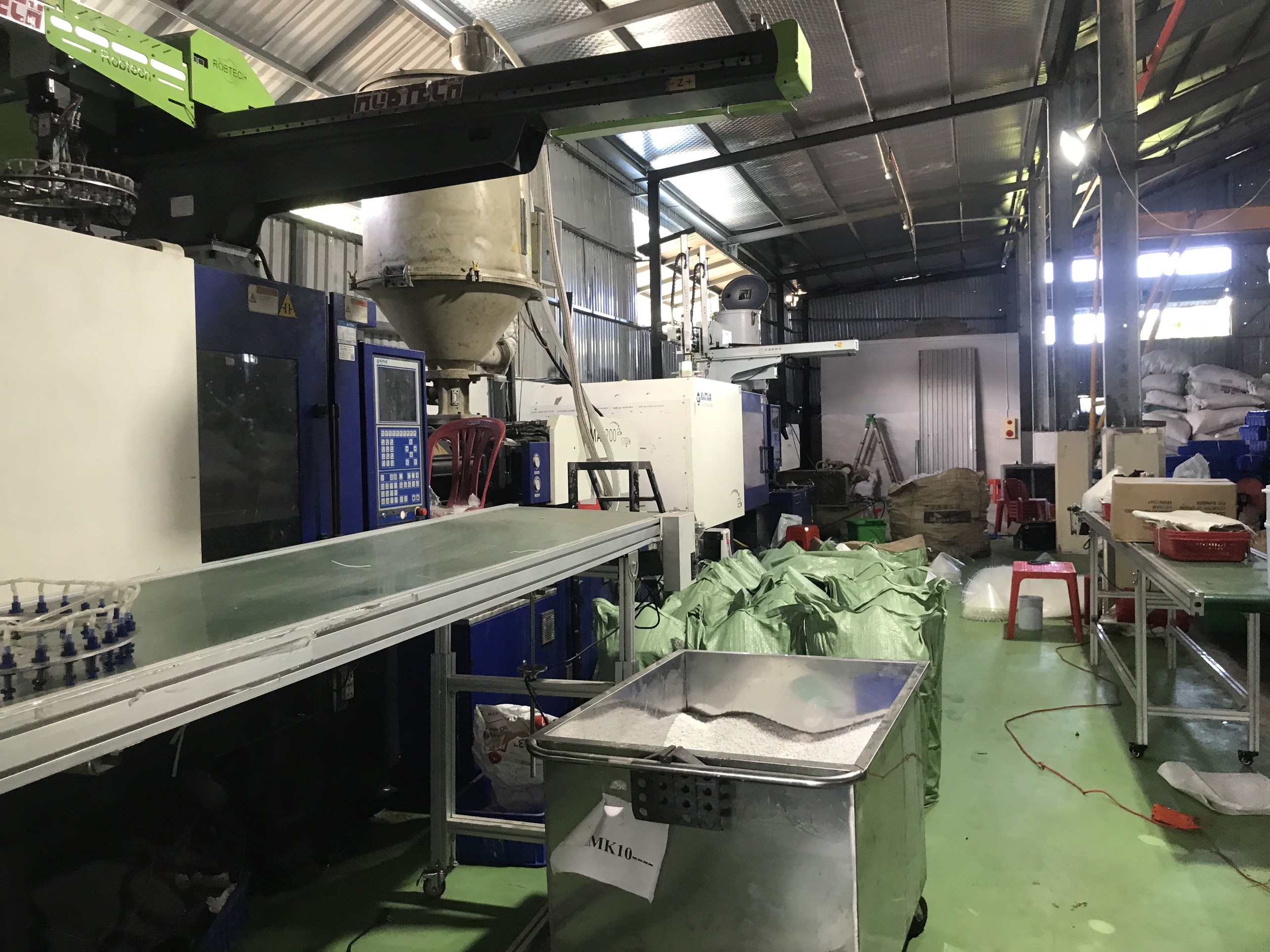 plastic injection molding machine (3).jpg